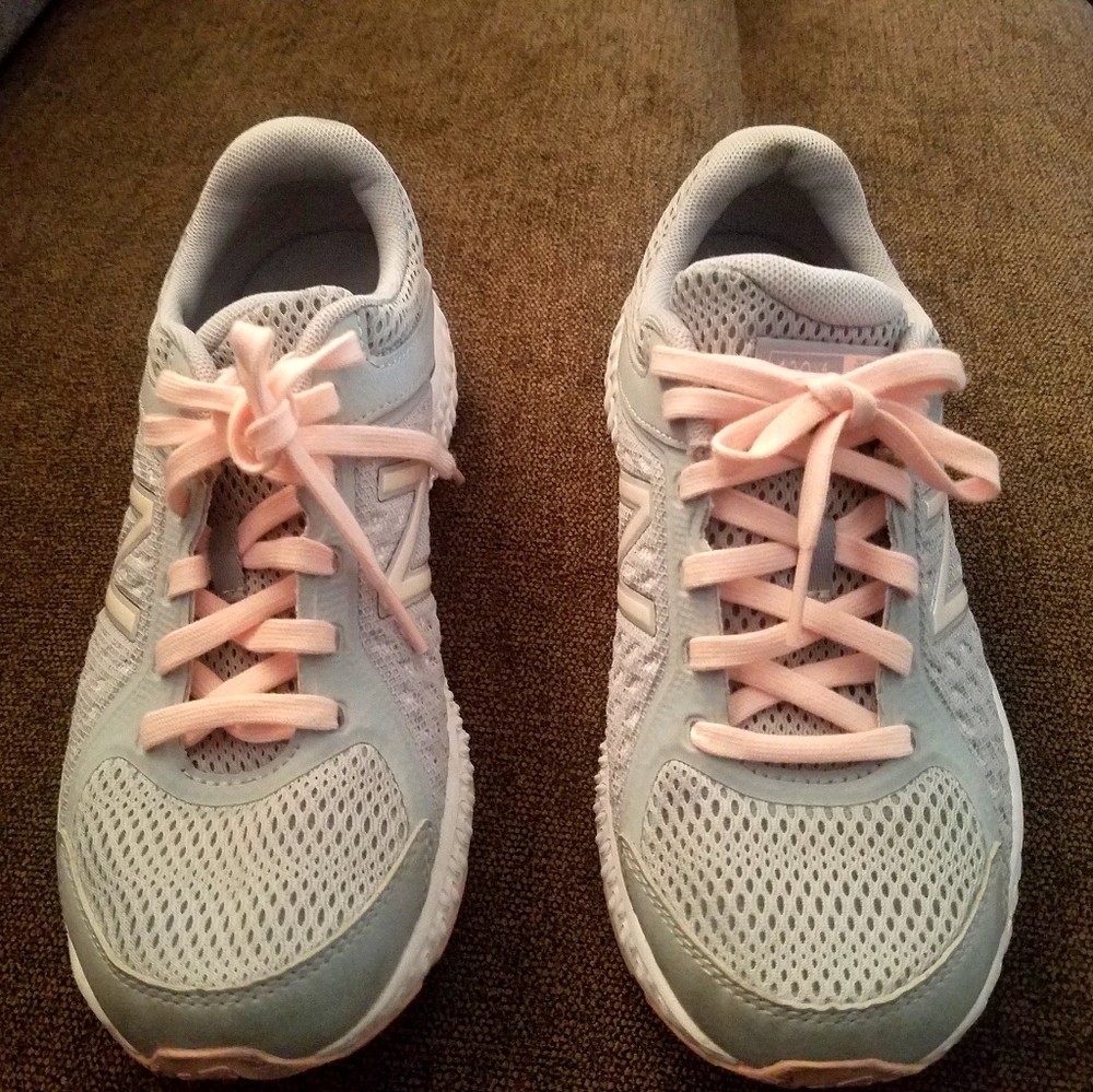 New balance light pink and gray shoes